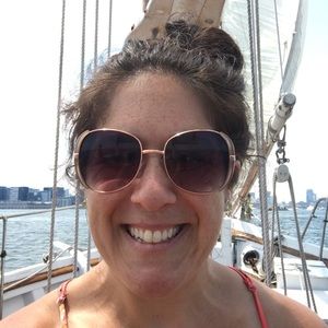 Meet your Posher, Lisa